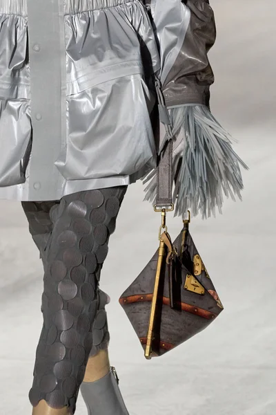 Look 14